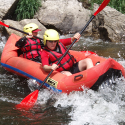 Canoë gonflable sur l'Allier près de Naussac