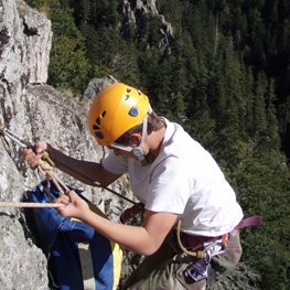 Découverte de la randonnée verticale près de Naussac